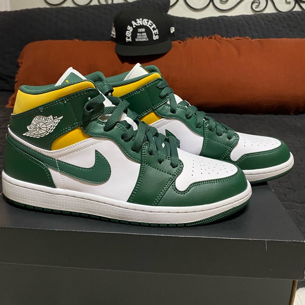 🔥 🔥 AJ1 Mid sneakers